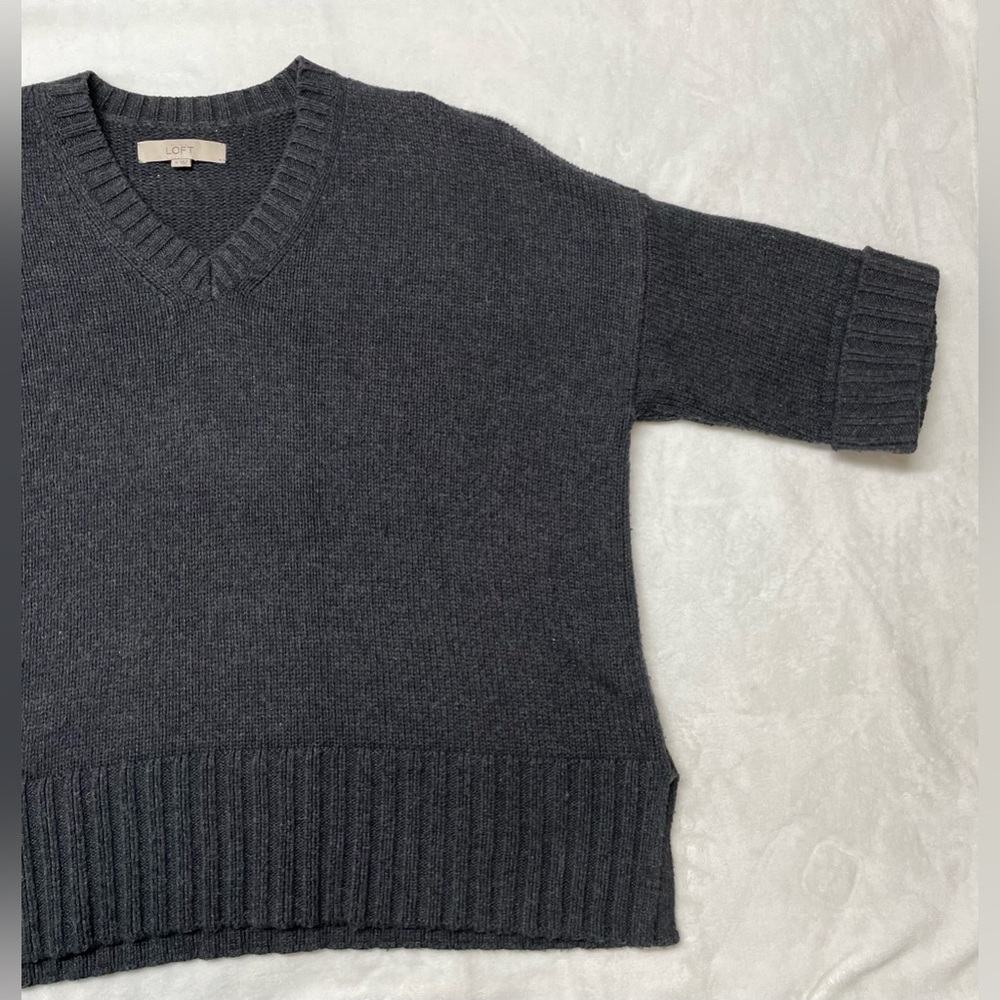 Ann Taylor LOFT Gray Sweater - Size M